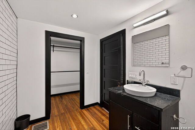 612 High Property Photo 44