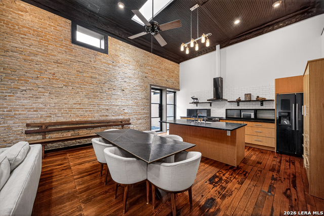 612 High Property Photo 58