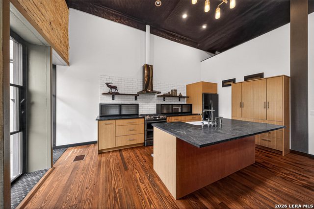 612 High Property Photo 63