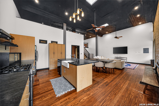 612 High Property Photo 64