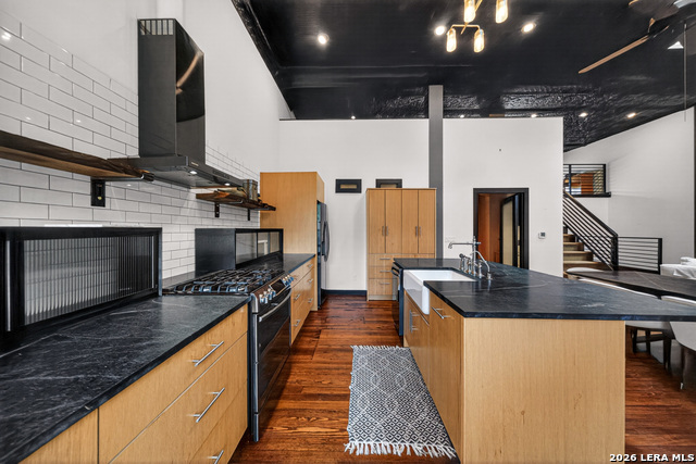 612 High Property Photo 65