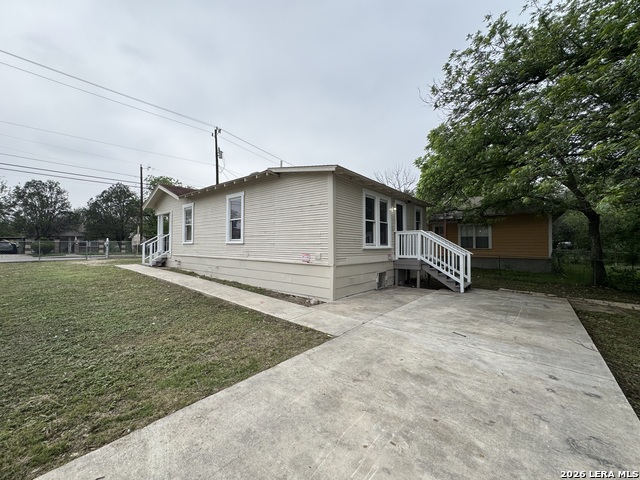420 Clark Ave Property Photo 5