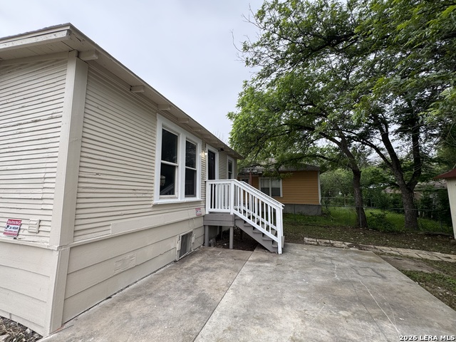 420 Clark Ave Property Photo 6
