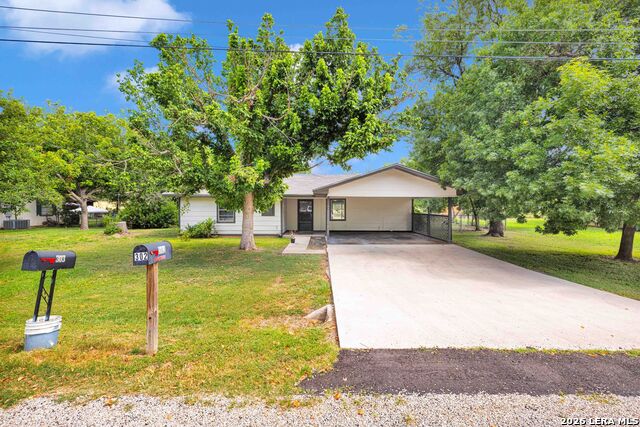 302 Booster St Property Photo 1