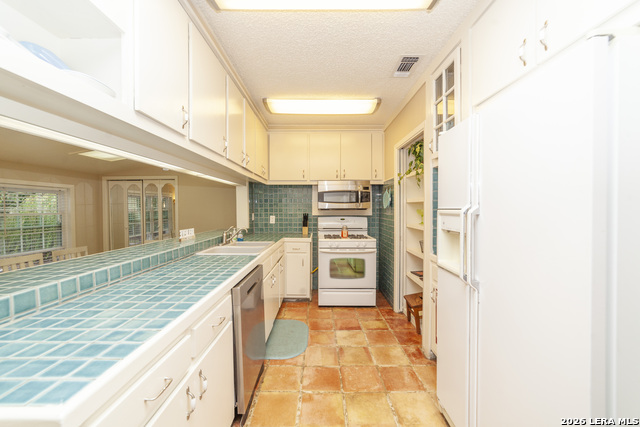4750 View Dr Property Photo 17