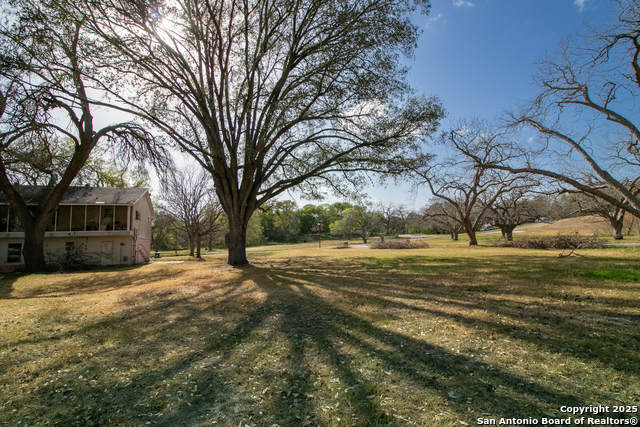 5 E Hampton Dr Property Photo 3
