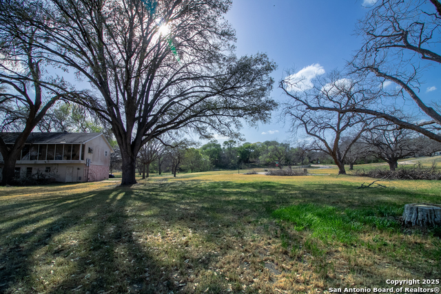 5 E Hampton Dr Property Photo 4