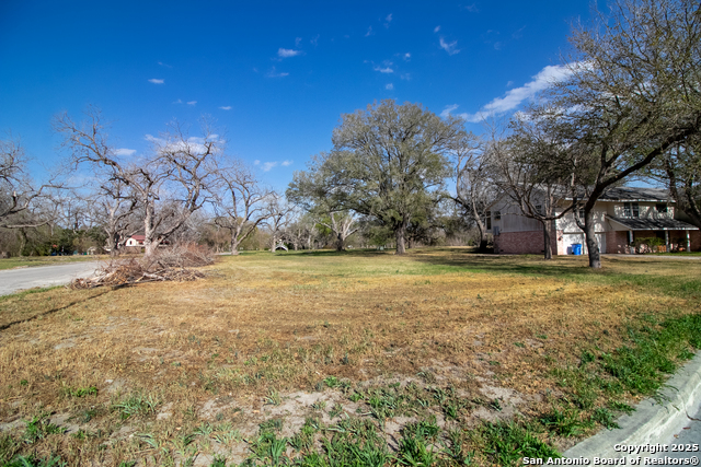 5 E Hampton Dr Property Photo 6