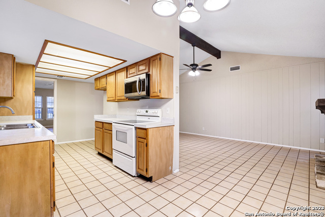 8138 Raritan St Property Photo 10
