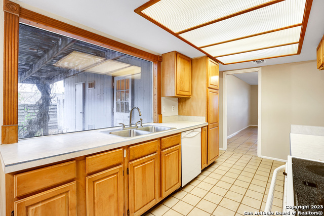 8138 Raritan St Property Photo 12