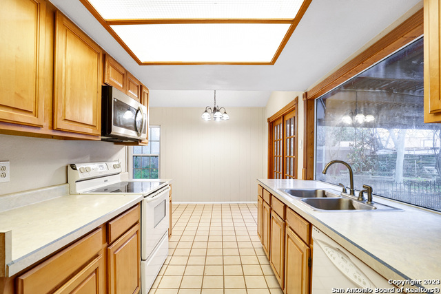 8138 Raritan St Property Photo 13