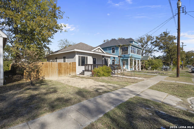 131 Chicago Property Photo 3