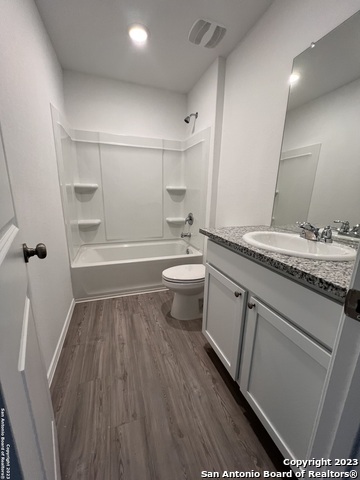 5466 Daphne Path Property Photo 13