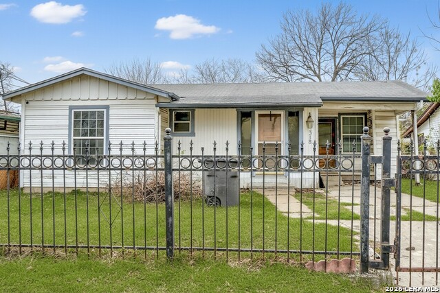 318 Vickers Ave Property Photo 1