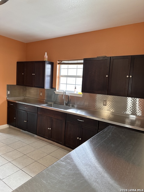 1314 W Woodlawn Ave Property Photo 9