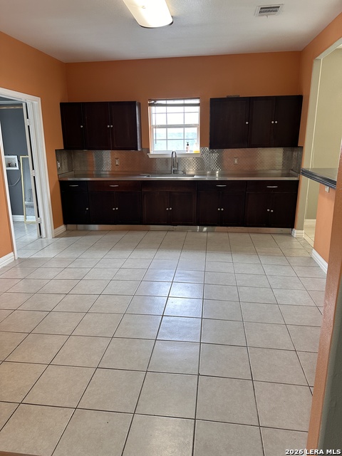 1314 W Woodlawn Ave Property Photo 10