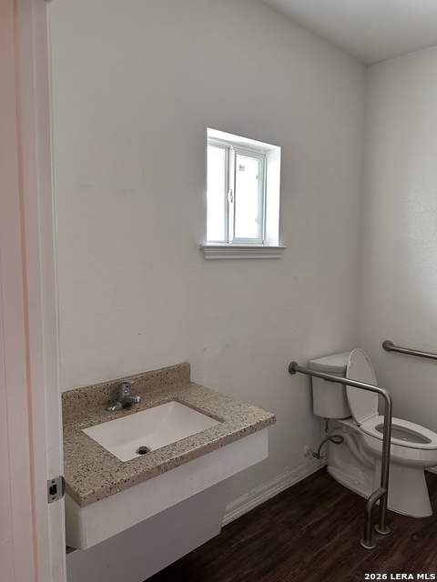 1314 W Woodlawn Ave Property Photo 26