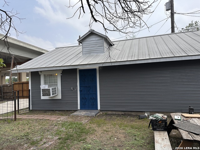 1314 W Woodlawn Ave Property Photo 42