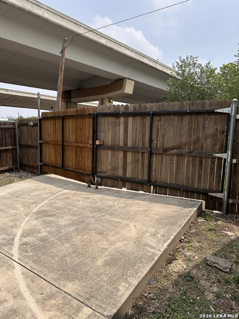 1314 W Woodlawn Ave Property Photo 48