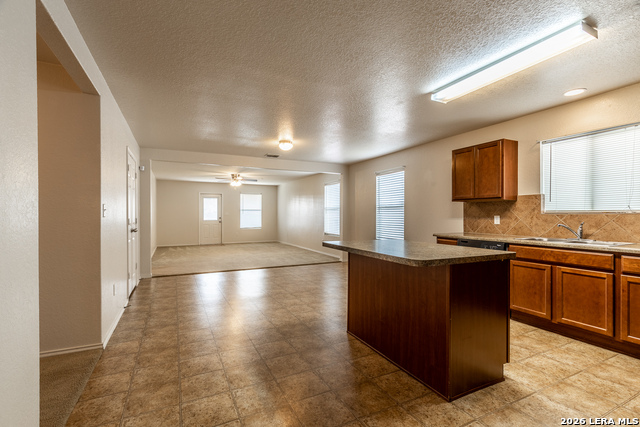 8966 N Oakwood Park Property Photo 7