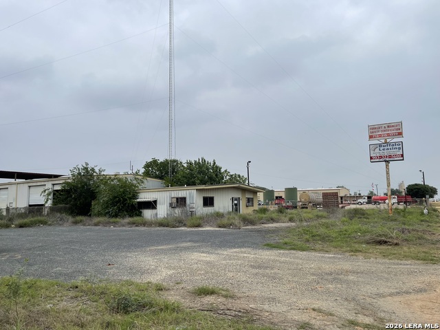 2081 BI 35 E Property Photo 1
