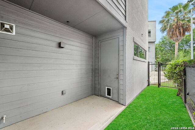 1120 E Quincy Property Photo 4