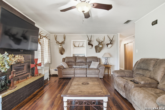 1195 Fm 471 N Property Photo 9