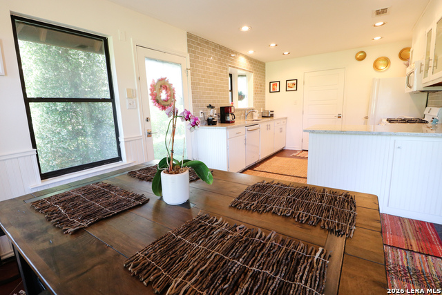 810 Oakwood Property Photo 14