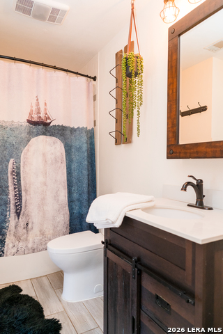 810 Oakwood Property Photo 40