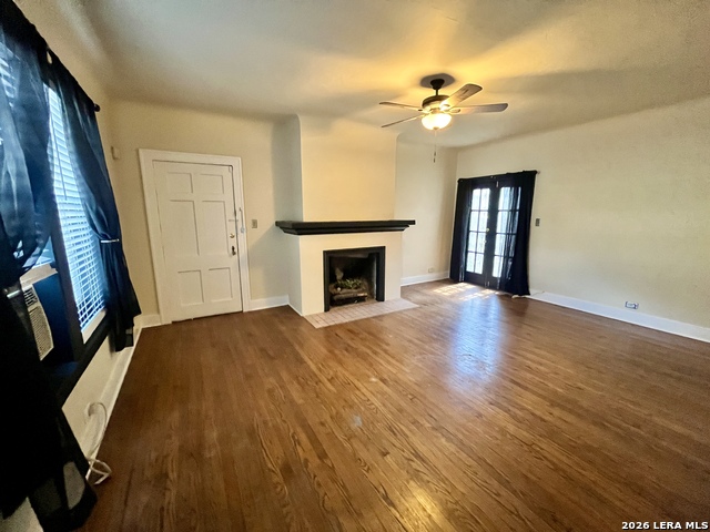 424 E Ashby Pl Property Photo 2