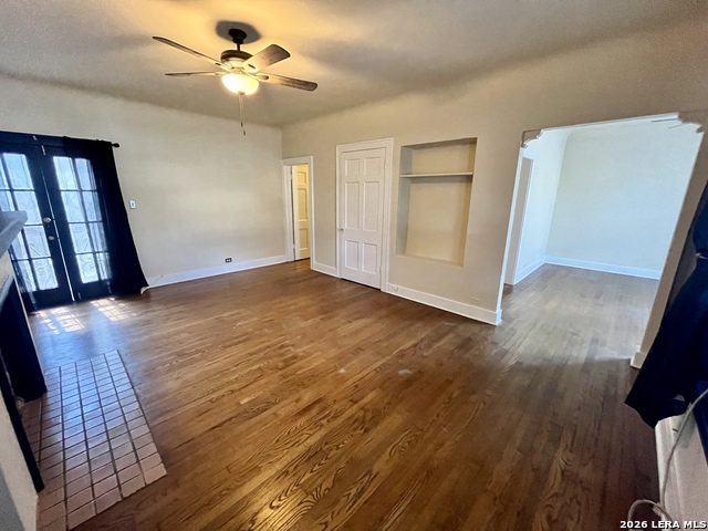 424 E Ashby Pl Property Photo 4