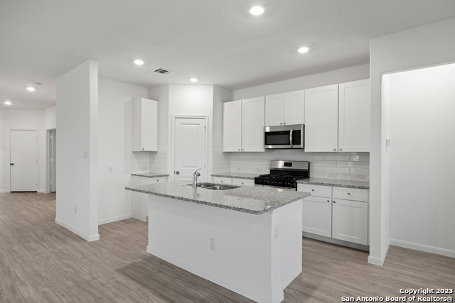 9105 Navarro Vista Property Photo 9