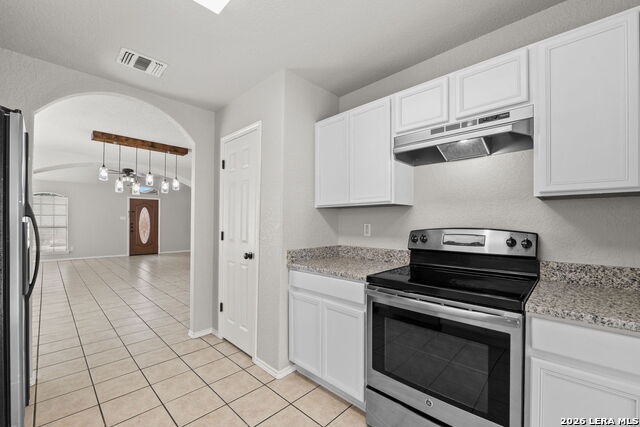 6726 Raintree Path Property Photo 8