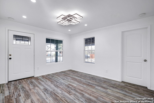 1112 Gladstone Property Photo 4