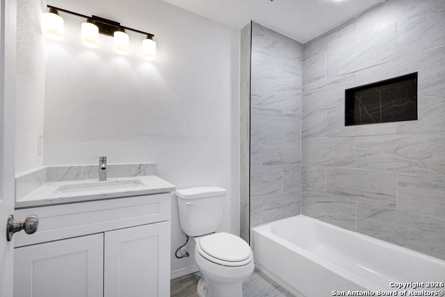 1112 Gladstone Property Photo 9