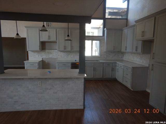 122 Downing Property Photo 8