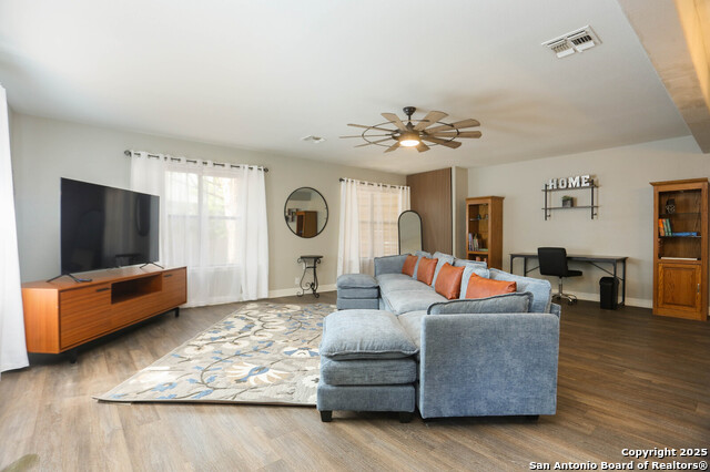 9011 Welles Way Property Photo 7
