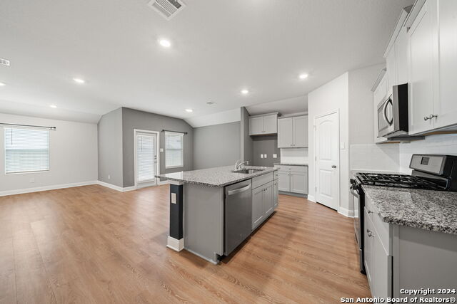 1080 Amble Oak Property Photo 3