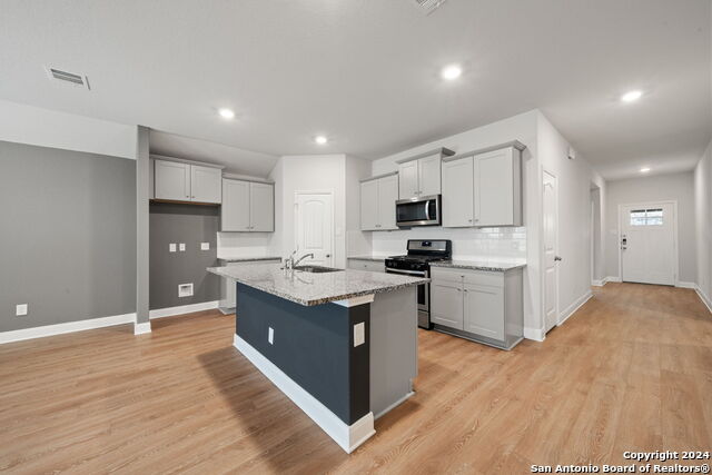 1080 Amble Oak Property Photo 4