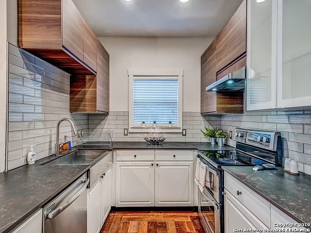 30 Chapel Hill Property Photo 9