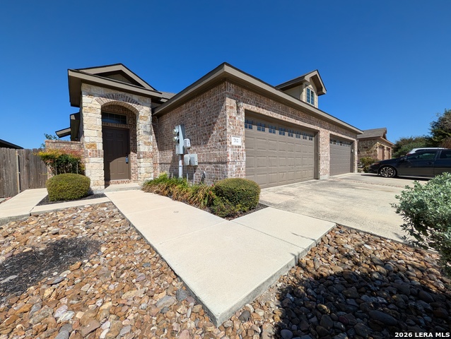 712 CREEKSIDE CIR Property Photo 1
