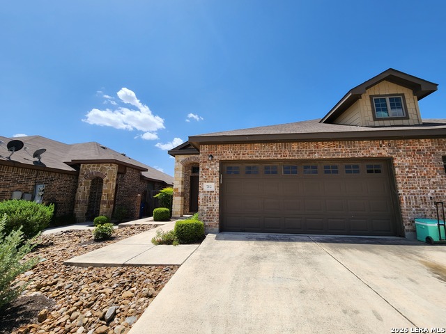 712 Creekside Cir Property Photo 2
