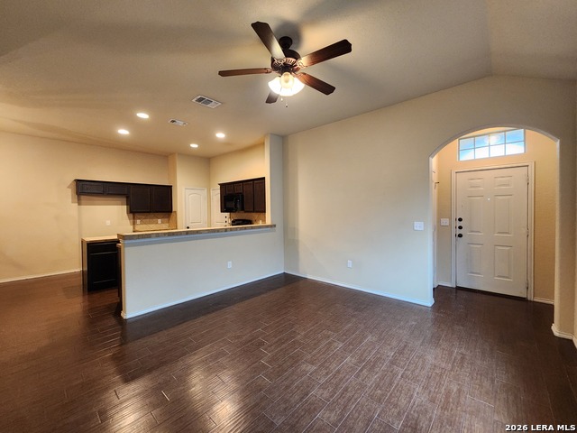 712 Creekside Cir Property Photo 4