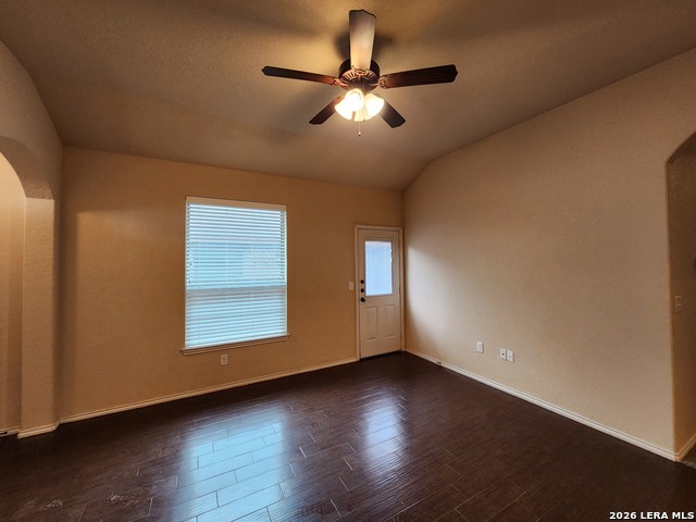 712 Creekside Cir Property Photo 6