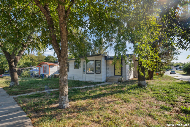 843 Zachry Dr Property Photo 2