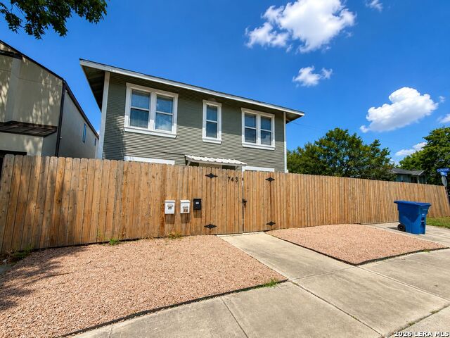 743 Eleanor Property Photo 4