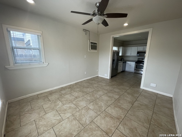 743 Eleanor Property Photo 10