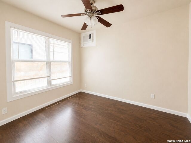 743 Eleanor Property Photo 11