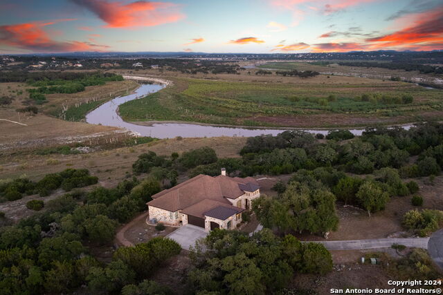 1148 Mission Way Property Photo 6