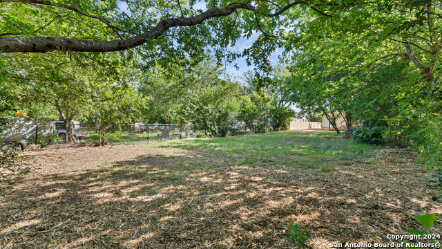 270 S Peach Ave Property Photo 19